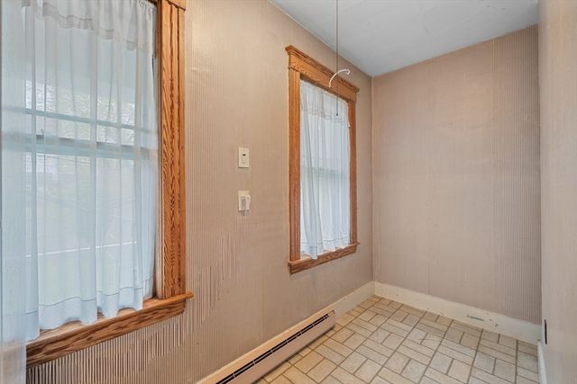 14 Circuit Ave E, Worcester, MA 01603