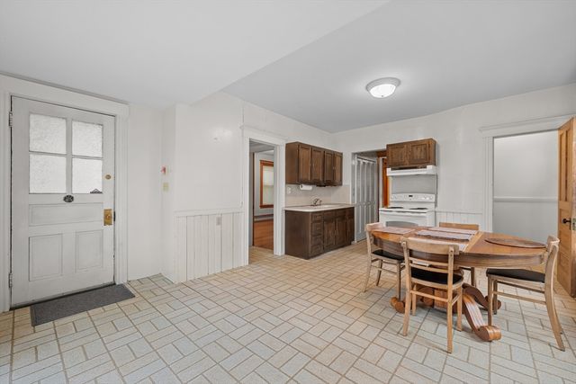 14 Circuit Ave E, Worcester, MA 01603