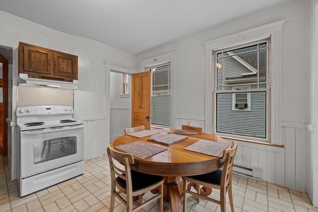 14 Circuit Ave E, Worcester, MA 01603