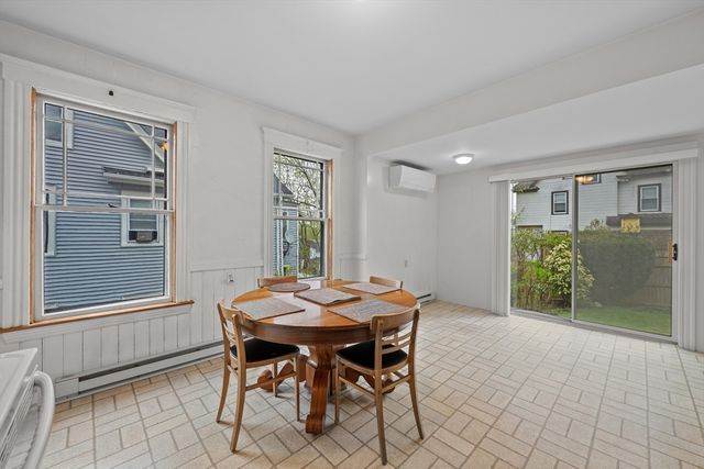 14 Circuit Ave E, Worcester, MA 01603