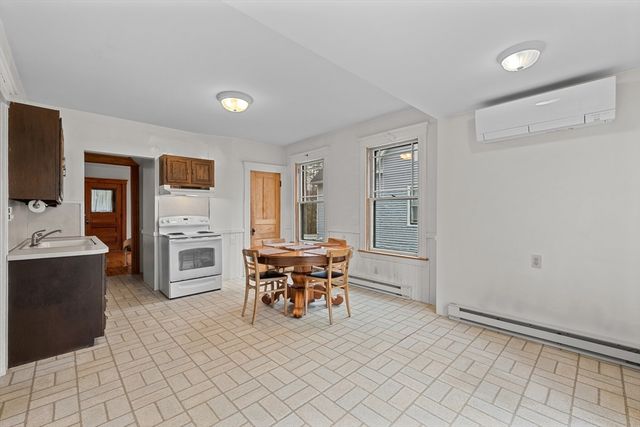 14 Circuit Ave E, Worcester, MA 01603