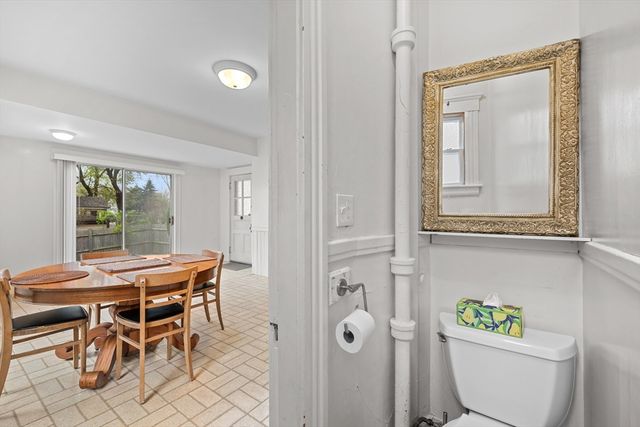 14 Circuit Ave E, Worcester, MA 01603