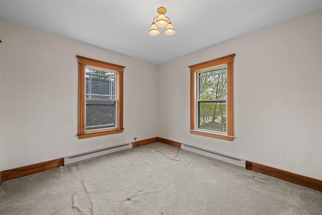 14 Circuit Ave E, Worcester, MA 01603