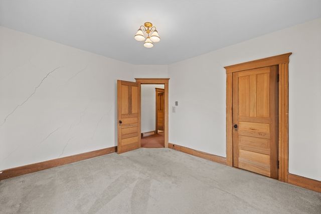 14 Circuit Ave E, Worcester, MA 01603