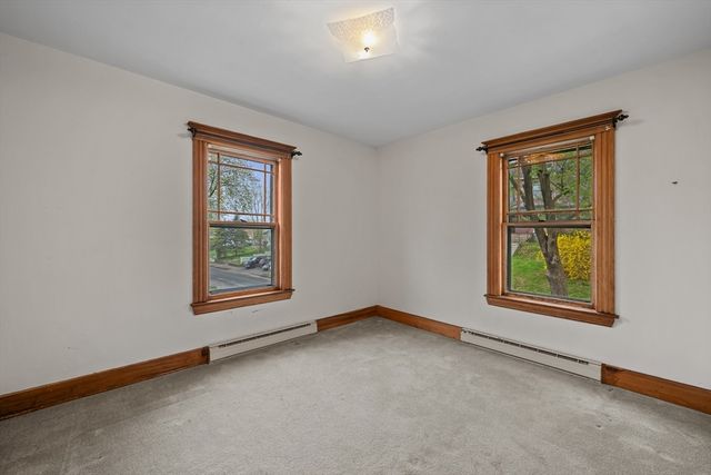 14 Circuit Ave E, Worcester, MA 01603