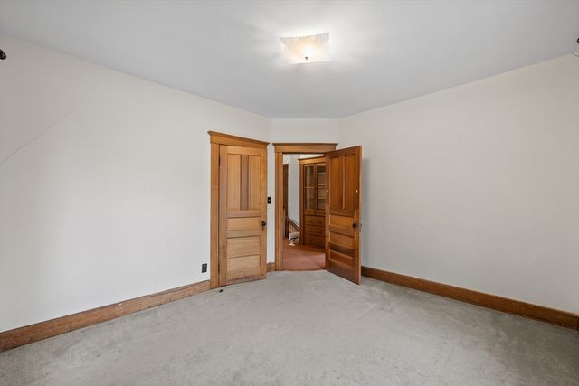 14 Circuit Ave E, Worcester, MA 01603