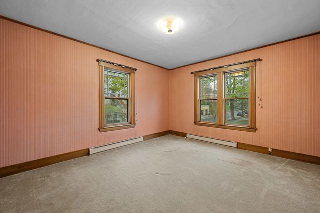 14 Circuit Ave E, Worcester, MA 01603