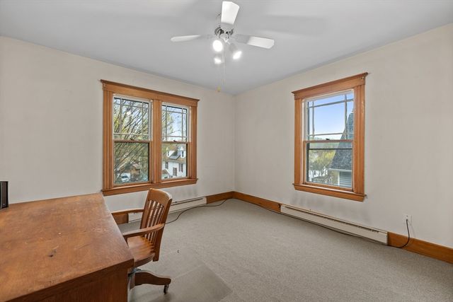 14 Circuit Ave E, Worcester, MA 01603