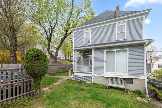 14 Circuit Ave E, Worcester, MA 01603