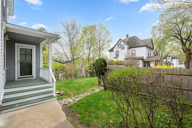 14 Circuit Ave E, Worcester, MA 01603