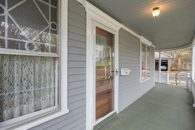 14 Circuit Ave E, Worcester, MA 01603