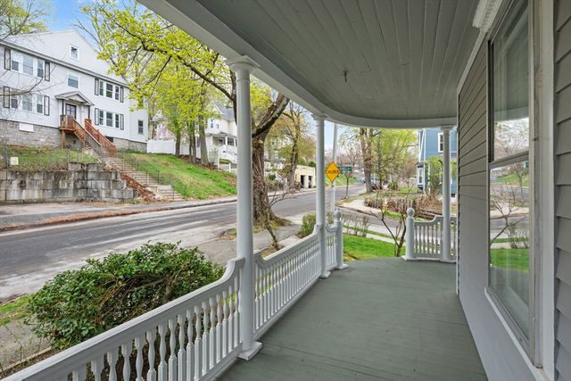 14 Circuit Ave E, Worcester, MA 01603