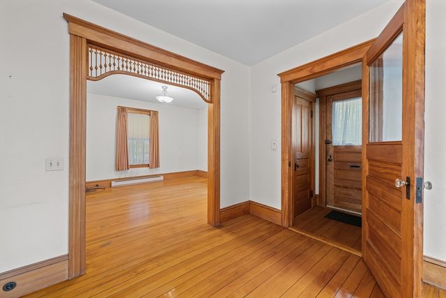 14 Circuit Ave E, Worcester, MA 01603