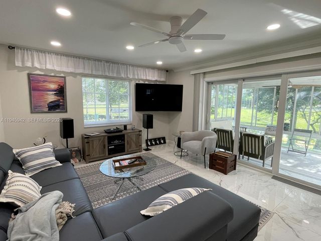 9065 Thunderbird Dr, Coral Springs, FL 33065