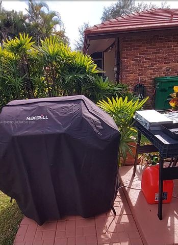 9065 Thunderbird Dr, Coral Springs, FL 33065