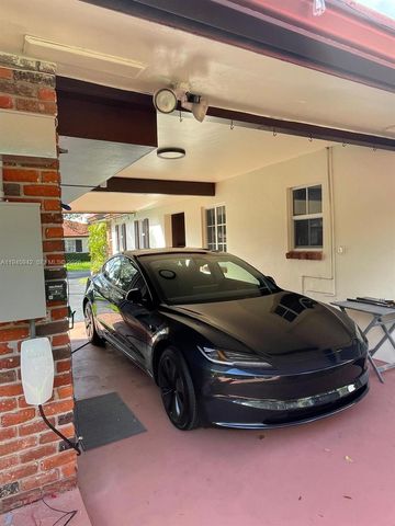 9065 Thunderbird Dr, Coral Springs, FL 33065