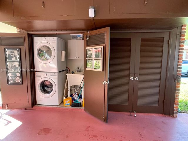 9065 Thunderbird Dr, Coral Springs, FL 33065