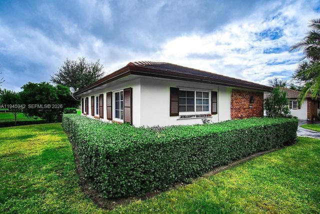 9065 Thunderbird Dr, Coral Springs, FL 33065