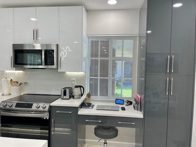 9065 Thunderbird Dr, Coral Springs, FL 33065