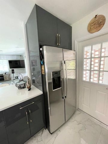 9065 Thunderbird Dr, Coral Springs, FL 33065