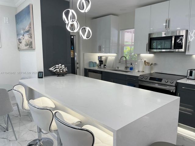 9065 Thunderbird Dr, Coral Springs, FL 33065