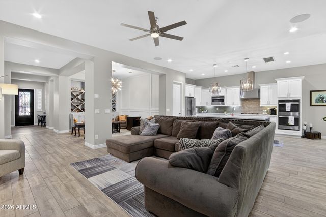 1177 E KINGBIRD Drive, Gilbert, AZ 85297
