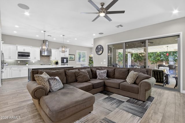 1177 E KINGBIRD Drive, Gilbert, AZ 85297