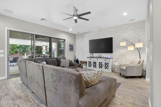 1177 E KINGBIRD Drive, Gilbert, AZ 85297
