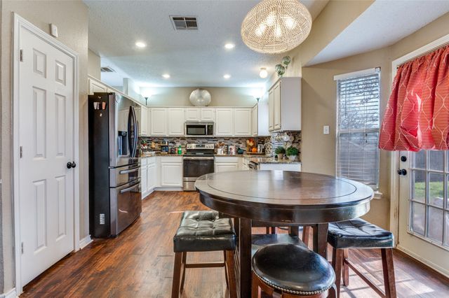 5302 Bradley Lane, Arlington, TX 76017