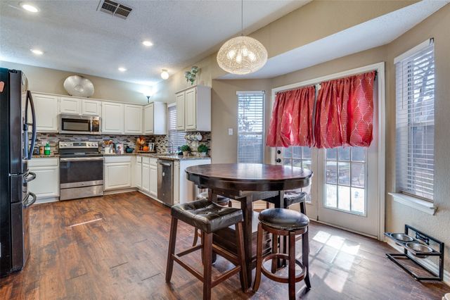 5302 Bradley Lane, Arlington, TX 76017