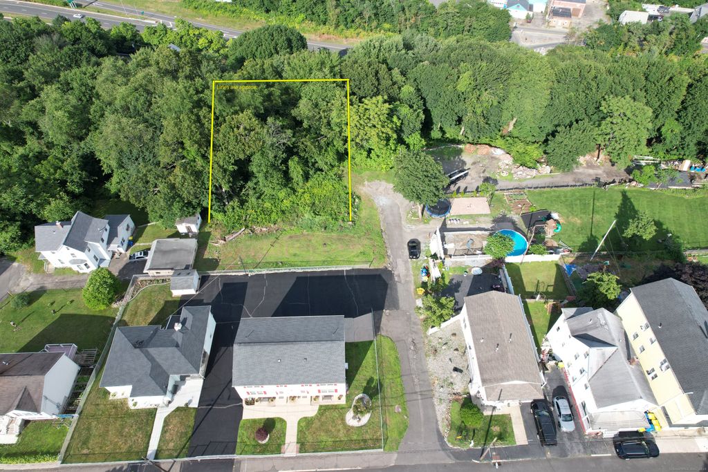 Hawthorne Avenue, Waterbury, CT 06701