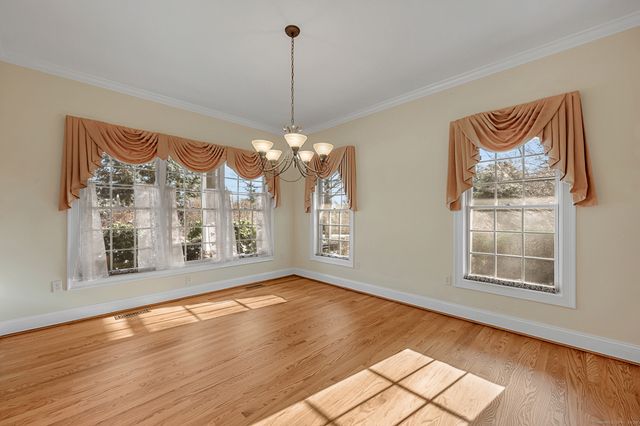 2 Ventres Way, Burlington, CT 06013