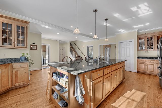 2 Ventres Way, Burlington, CT 06013