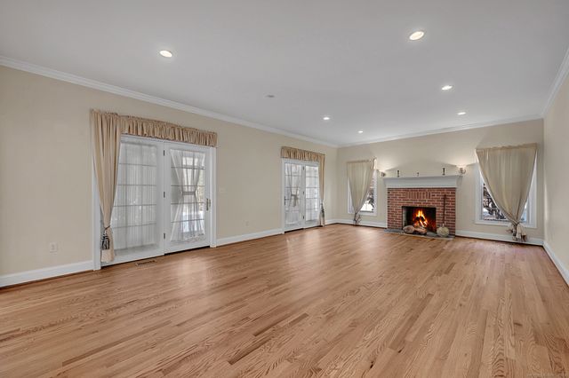 2 Ventres Way, Burlington, CT 06013