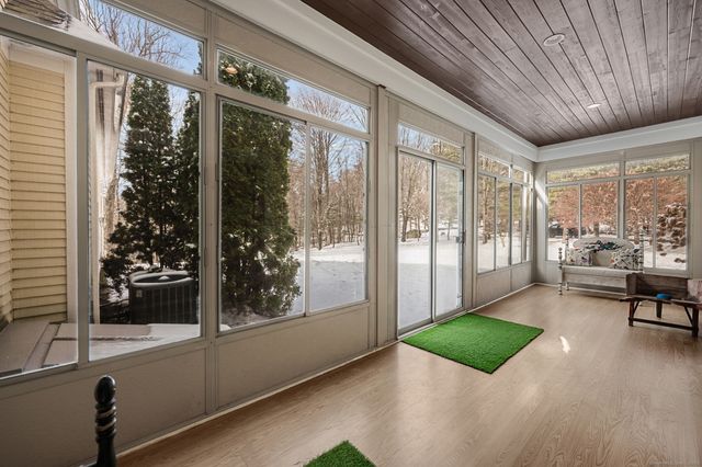 2 Ventres Way, Burlington, CT 06013