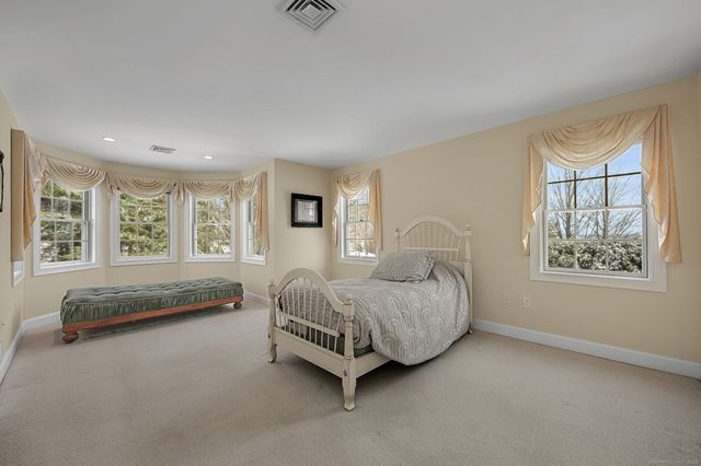 2 Ventres Way, Burlington, CT 06013