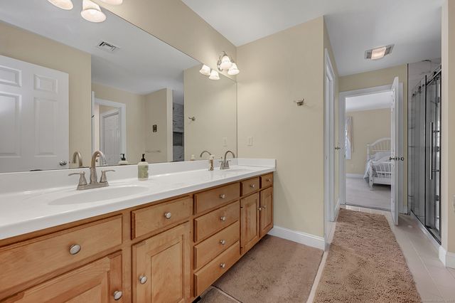 2 Ventres Way, Burlington, CT 06013