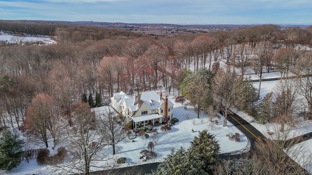 2 Ventres Way, Burlington, CT 06013