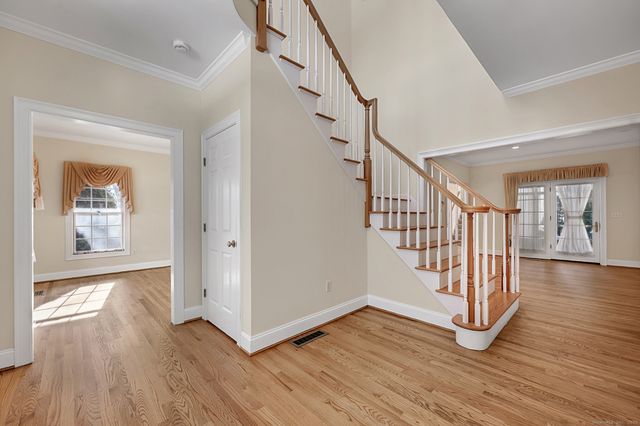 2 Ventres Way, Burlington, CT 06013