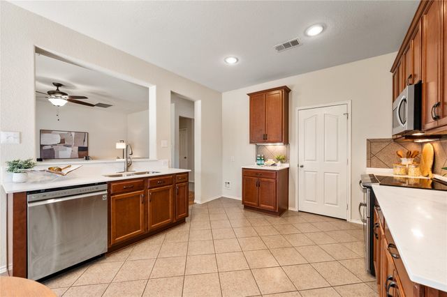 625 Tradewind Drive, Fort Worth, TX 76131