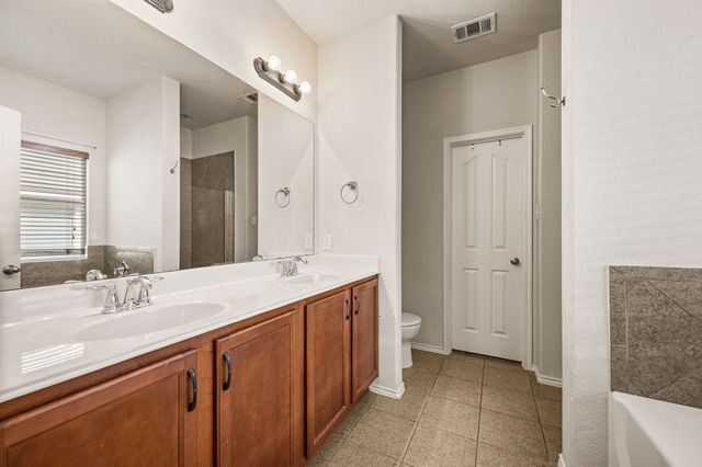 625 Tradewind Drive, Fort Worth, TX 76131