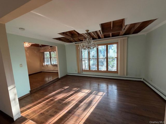 1067 N New York Drive, Massapequa, NY 11758
