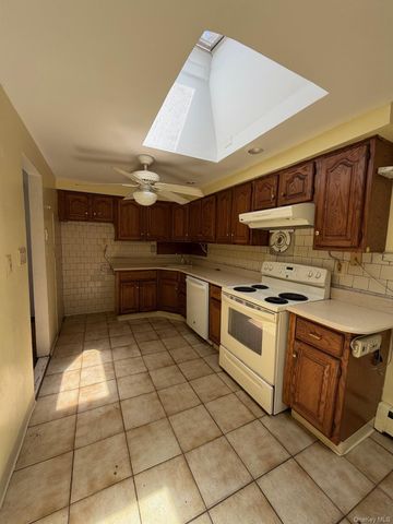 1067 N New York Drive, Massapequa, NY 11758