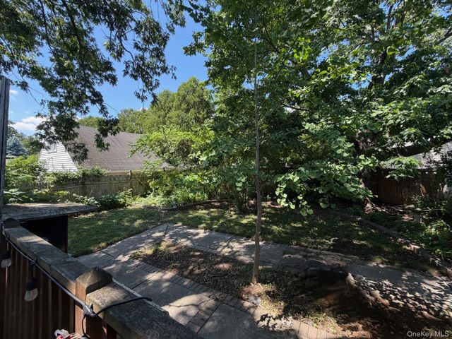 1067 N New York Drive, Massapequa, NY 11758