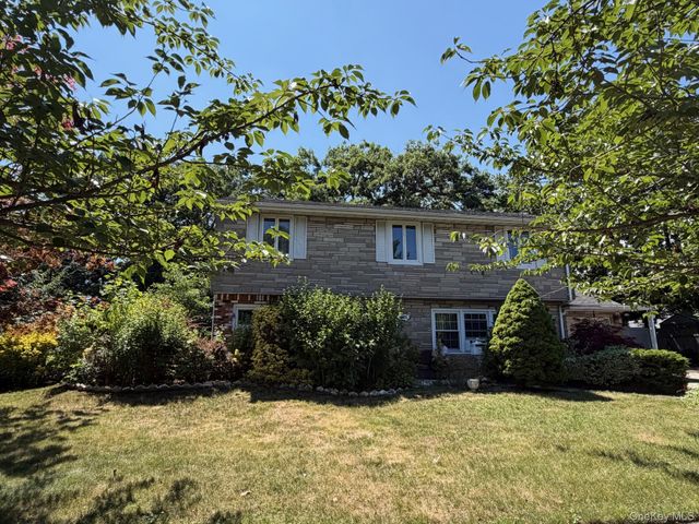 1067 N New York Drive, Massapequa, NY 11758