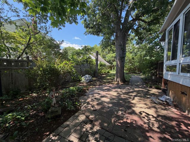 1067 N New York Drive, Massapequa, NY 11758