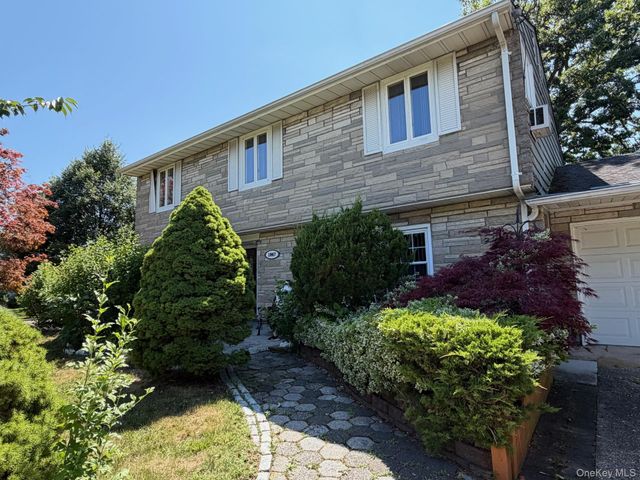 1067 N New York Drive, Massapequa, NY 11758
