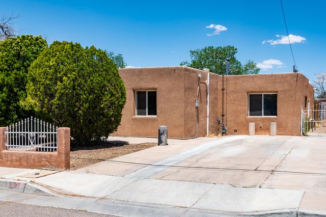 729 Prospect Avenue NW, Albuquerque, NM 87102