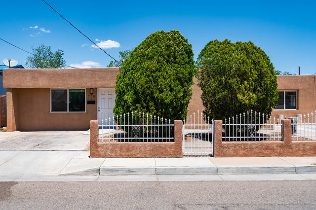 729 Prospect Avenue NW, Albuquerque, NM 87102
