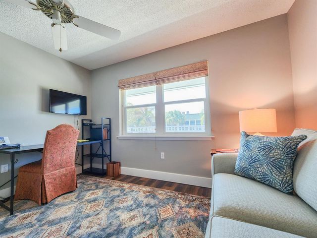 2800 Indian River Boulevard 8, Vero Beach, FL 32960